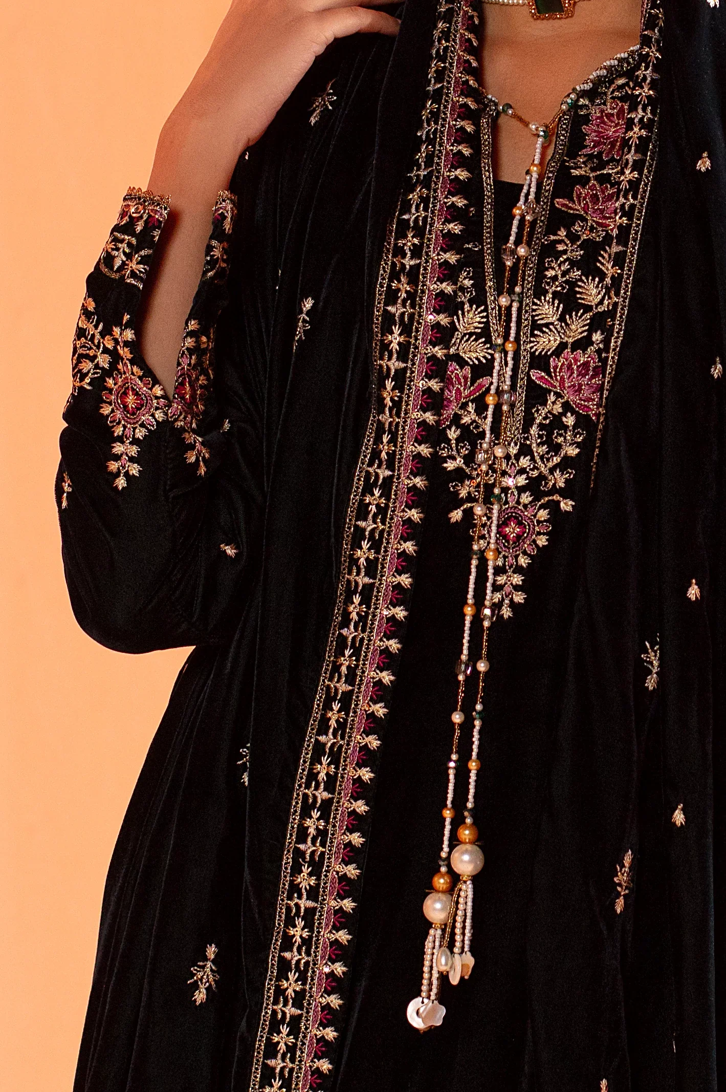 Green Embroidered Kurti With Shawl - Image 3