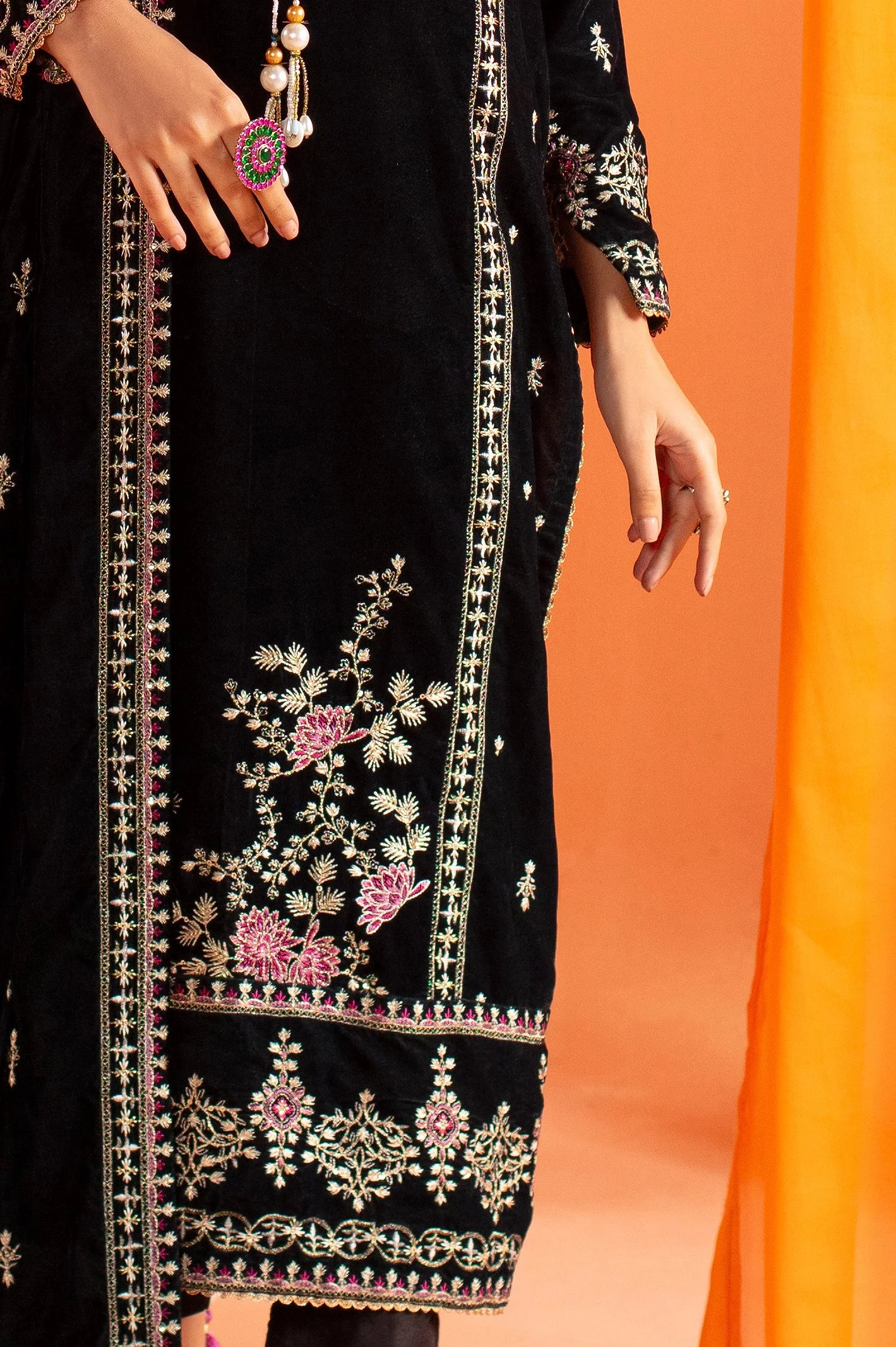 Green Embroidered Kurti With Shawl - Image 4