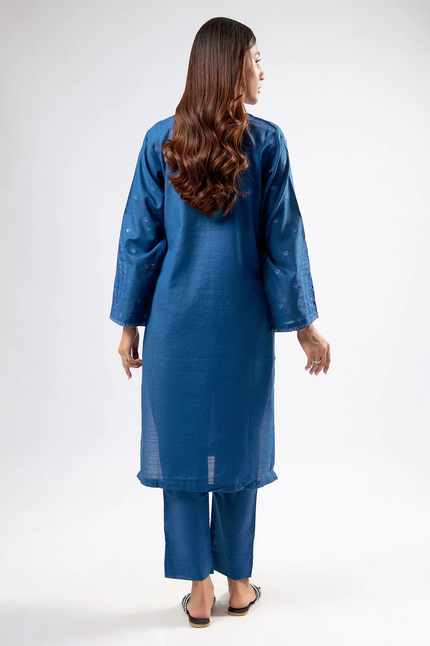 Embroidered Khaddar-Blue 2PC - Image 4