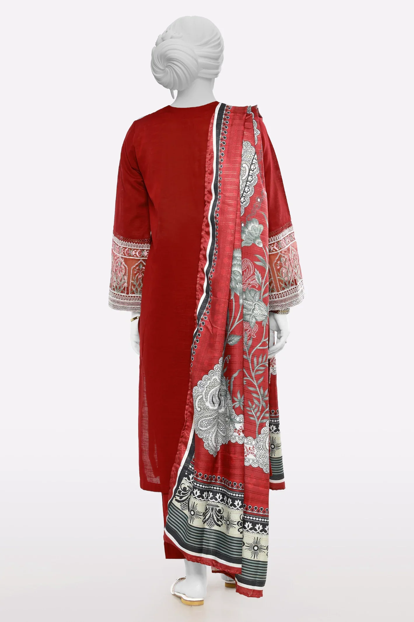 Khaddar Maroon Embroidered 3PC - Image 3