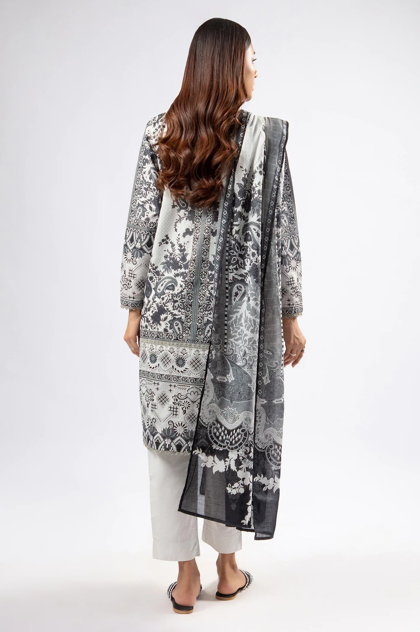 Printed Khaddar-Grey 3PC - Image 3
