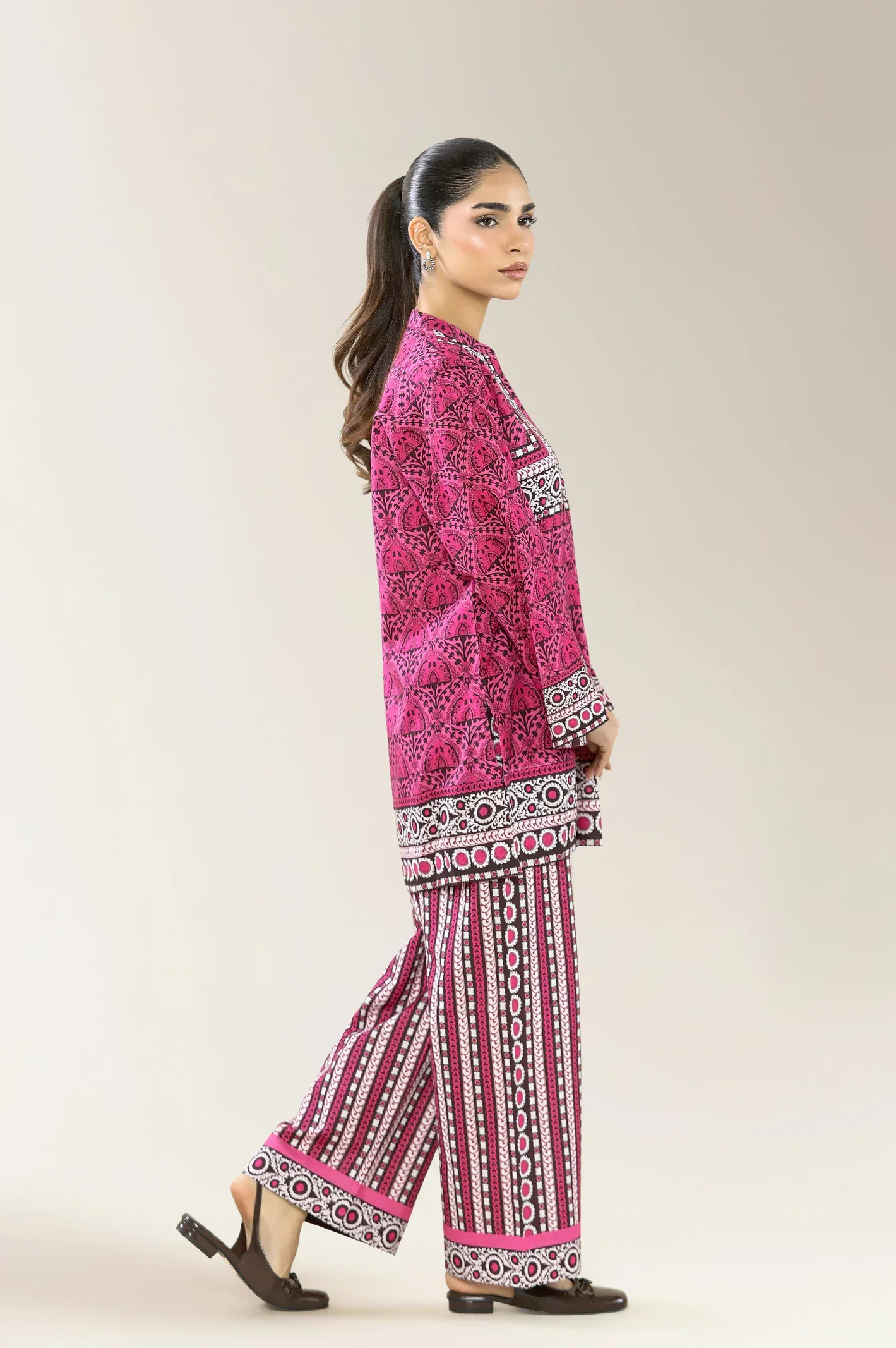 Printed Khaddar-Pink 2PC - Image 3