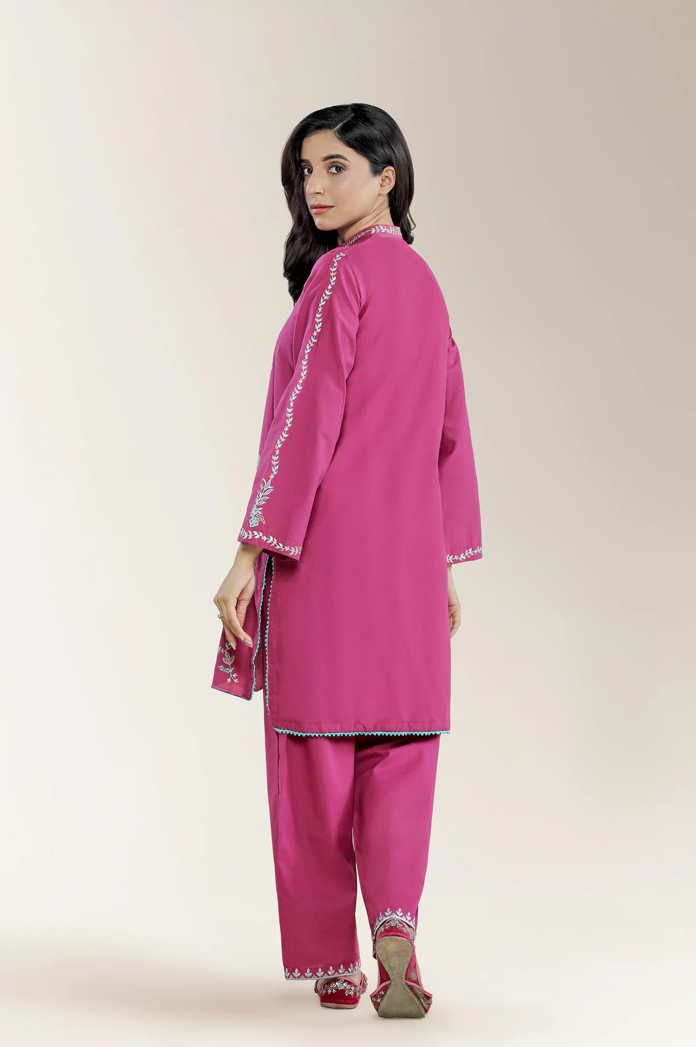 Embroidered Banadora Magenta 2PC - Image 4