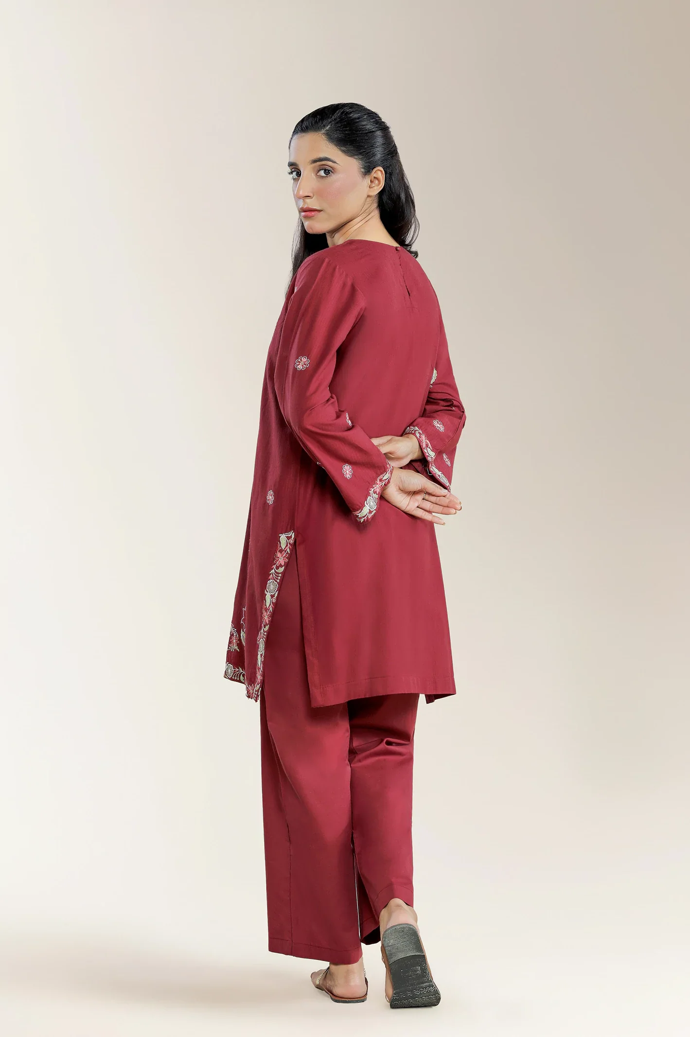 Embroidered Banadora Maroon 2PC - Image 4