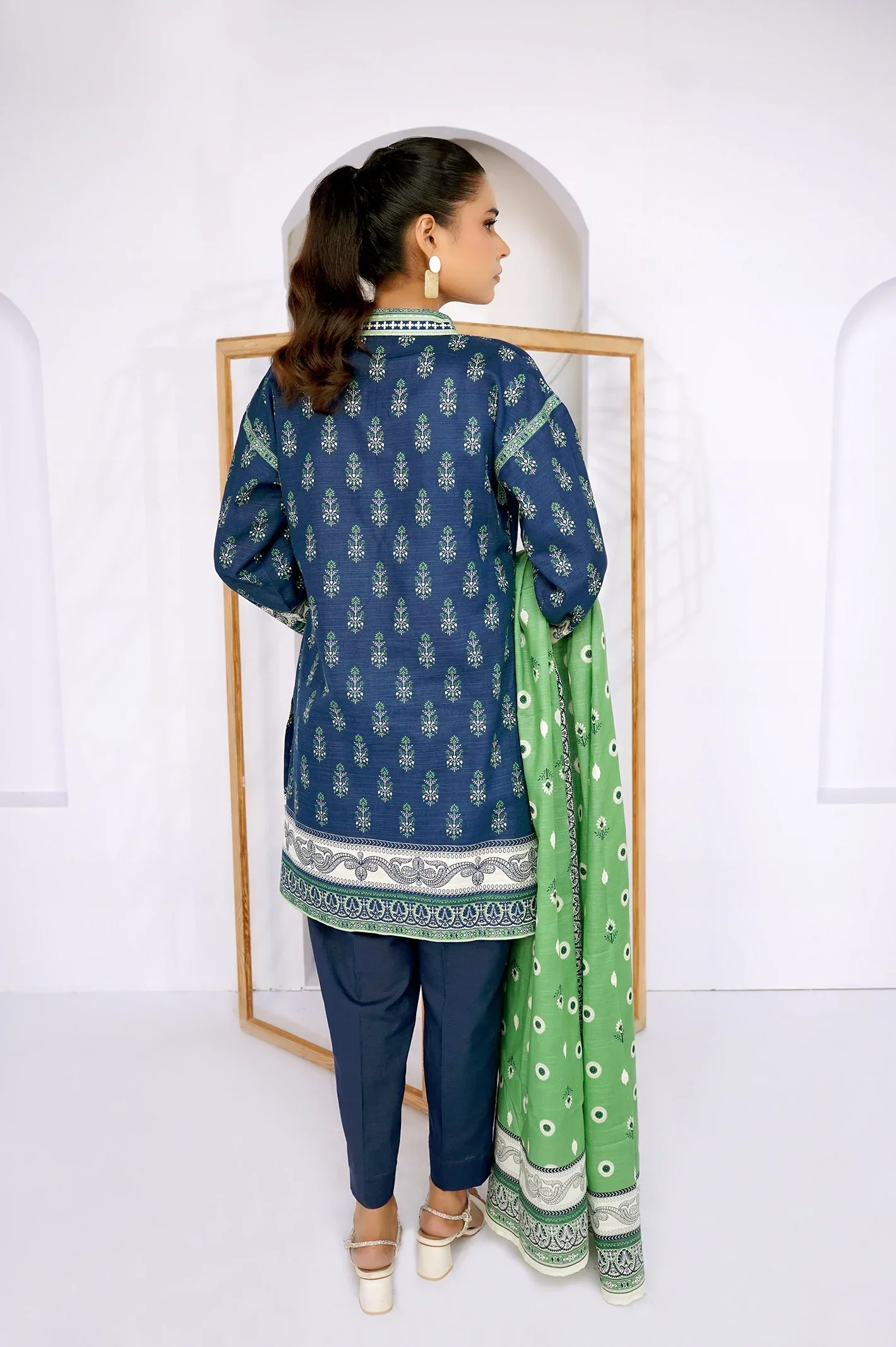 Printed Khaddar-Blue Unstitched 3PC - Image 4