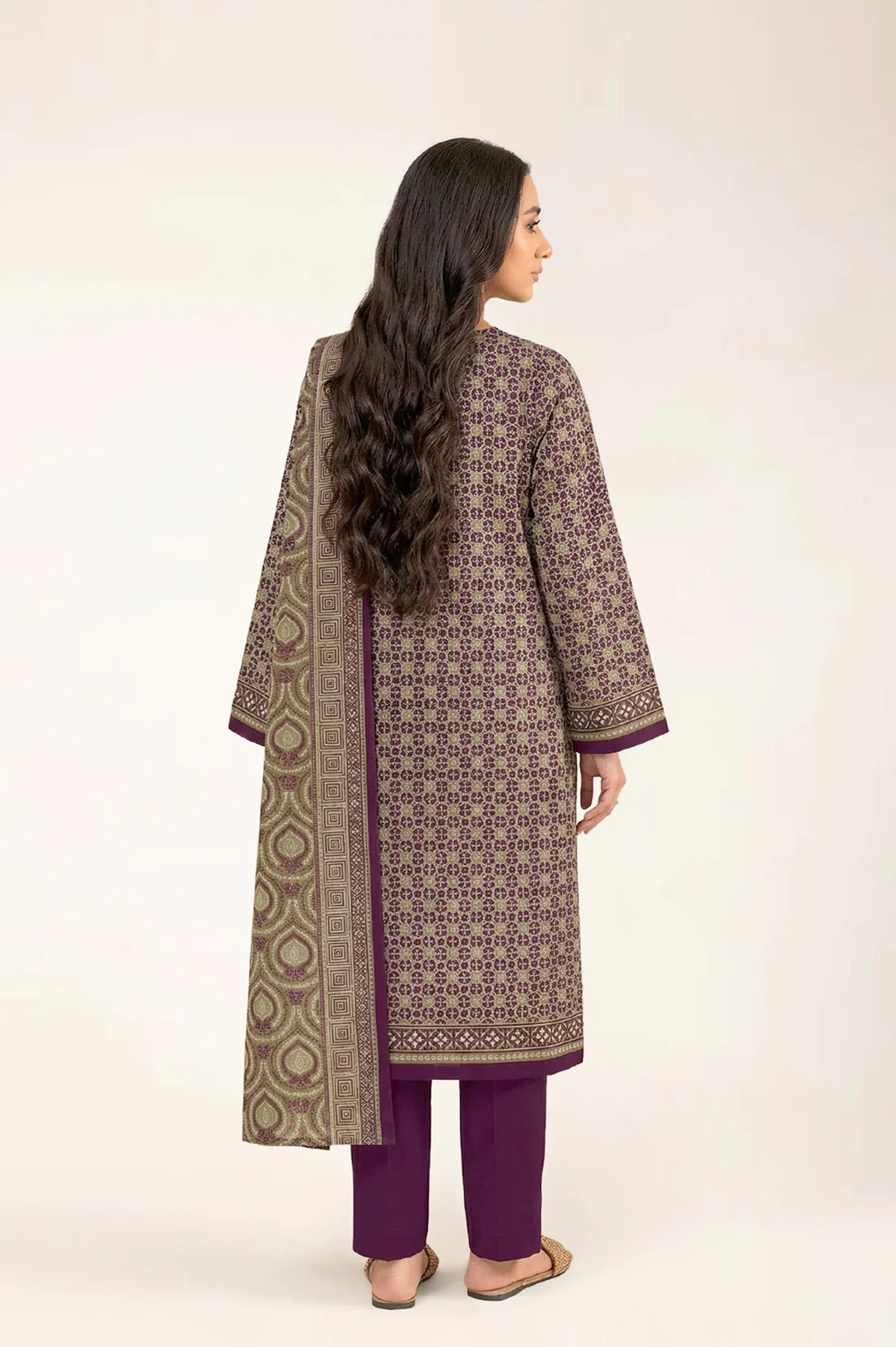 Printed Khaddar-Maroon Unstitched 3PC - Image 3