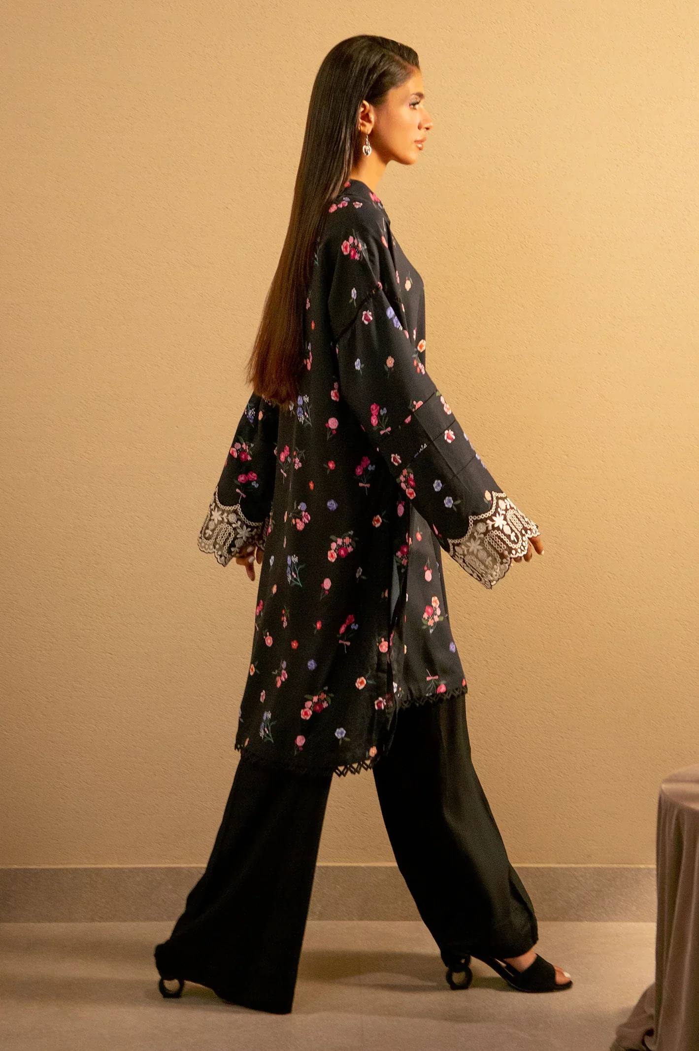 Embroidered Unstitched 2PC - Image 5